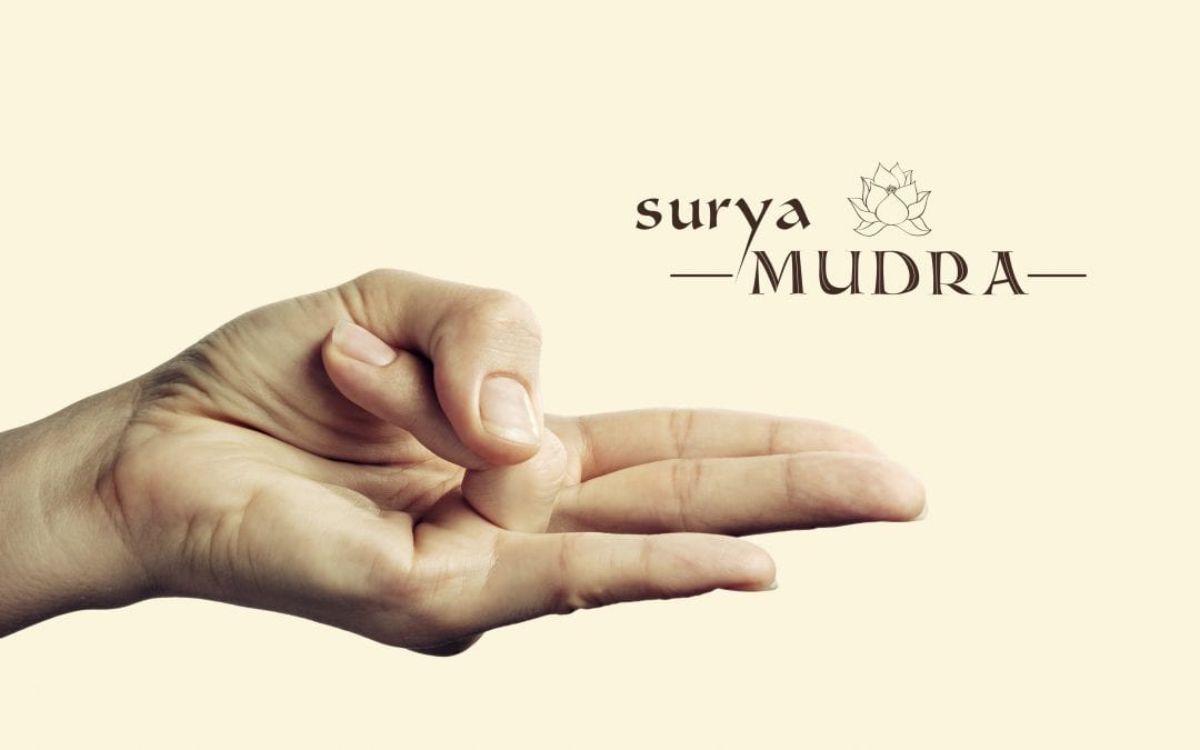 Sončna – Surya Mudra kot pomoč pri izgubi odvečne maščobe